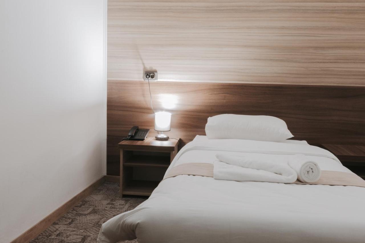 Hotel Apollo Central Sibiu Exteriör bild